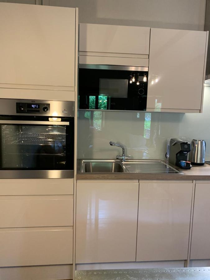 Ty Carreg Fach Staycation Cottage คาร์ดิฟฟ์ ภายนอก รูปภาพ