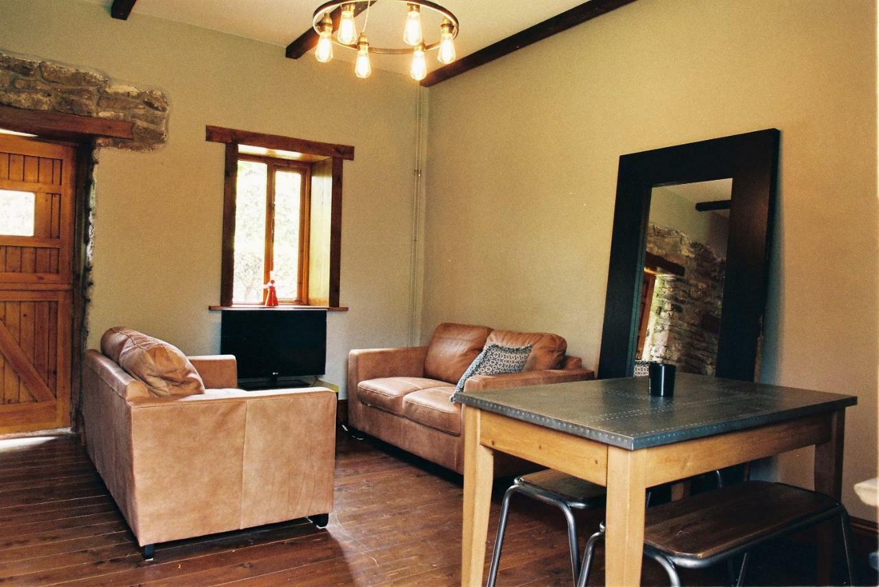 Ty Carreg Fach Staycation Cottage คาร์ดิฟฟ์ ภายนอก รูปภาพ