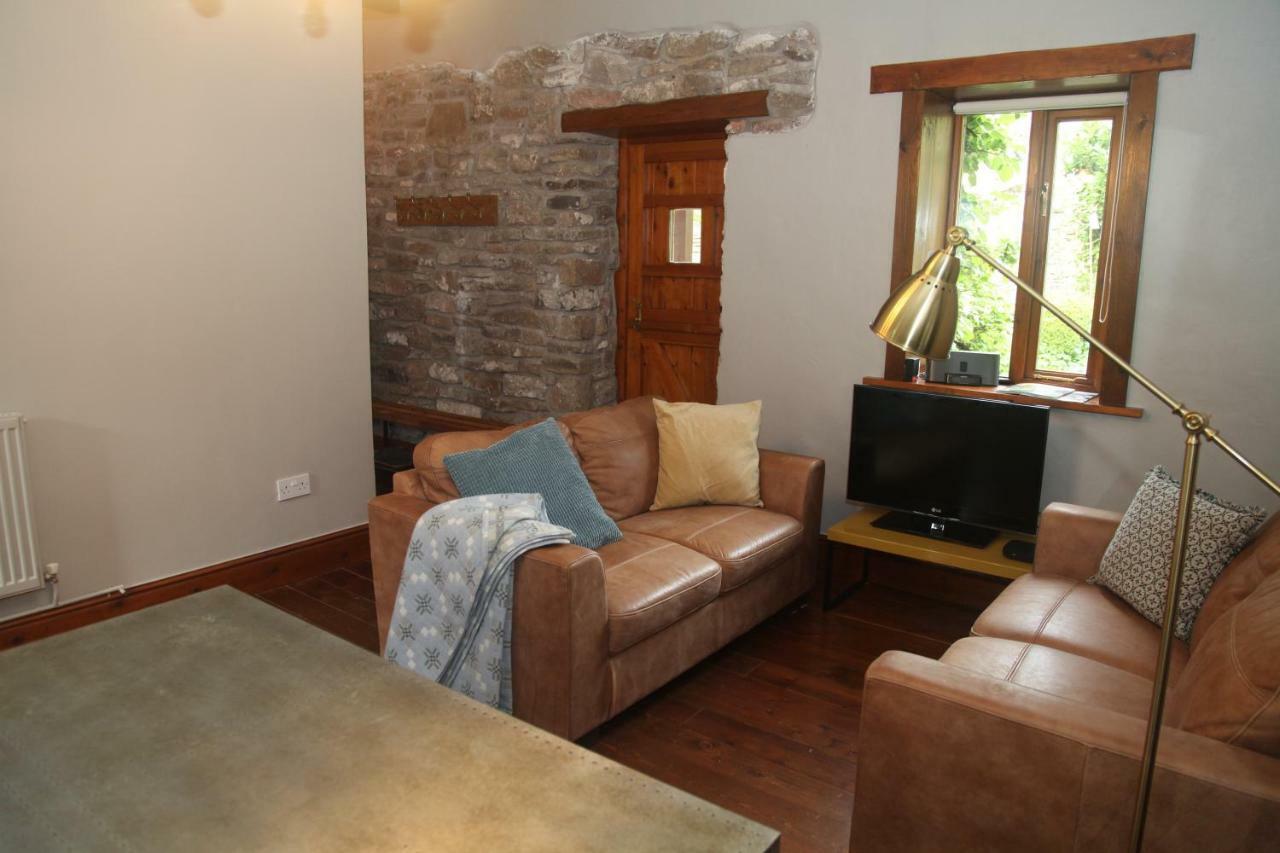 Ty Carreg Fach Staycation Cottage คาร์ดิฟฟ์ ภายนอก รูปภาพ