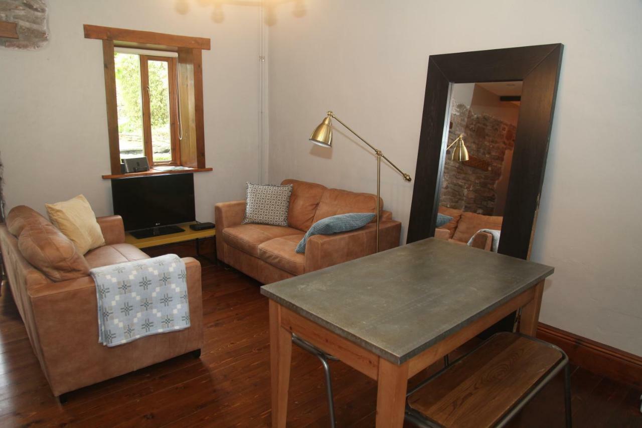 Ty Carreg Fach Staycation Cottage คาร์ดิฟฟ์ ภายนอก รูปภาพ