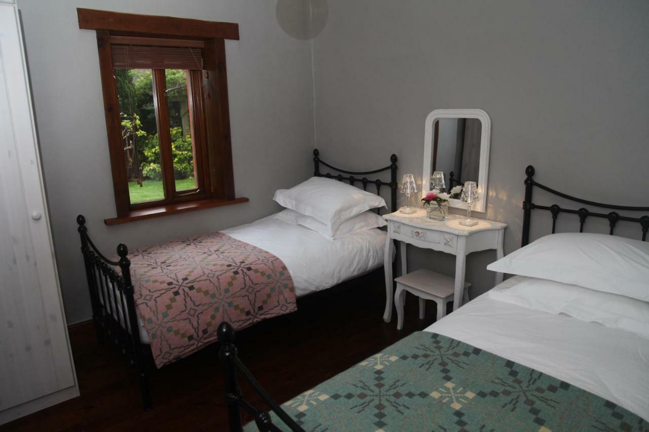 Ty Carreg Fach Staycation Cottage คาร์ดิฟฟ์ ภายนอก รูปภาพ