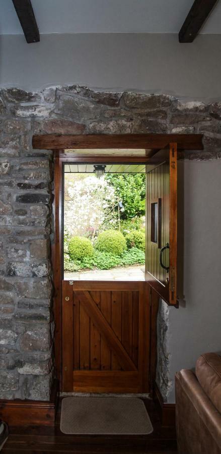 Ty Carreg Fach Staycation Cottage คาร์ดิฟฟ์ ภายนอก รูปภาพ